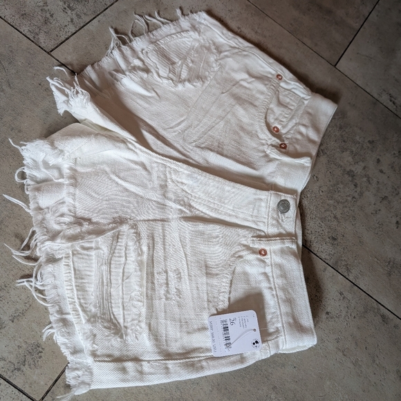 NWT We The Free White Jean‎ Shorts Distressed Hem - Picture 2 of 7